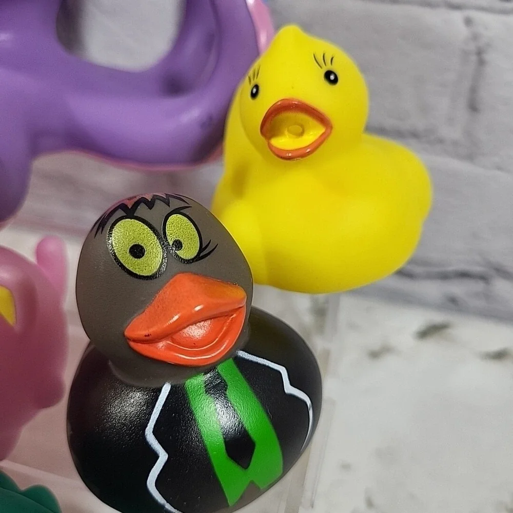 Bath‎ Toys Lot of 8 Nubby Octopus Rubber Duckies Light up Kitty